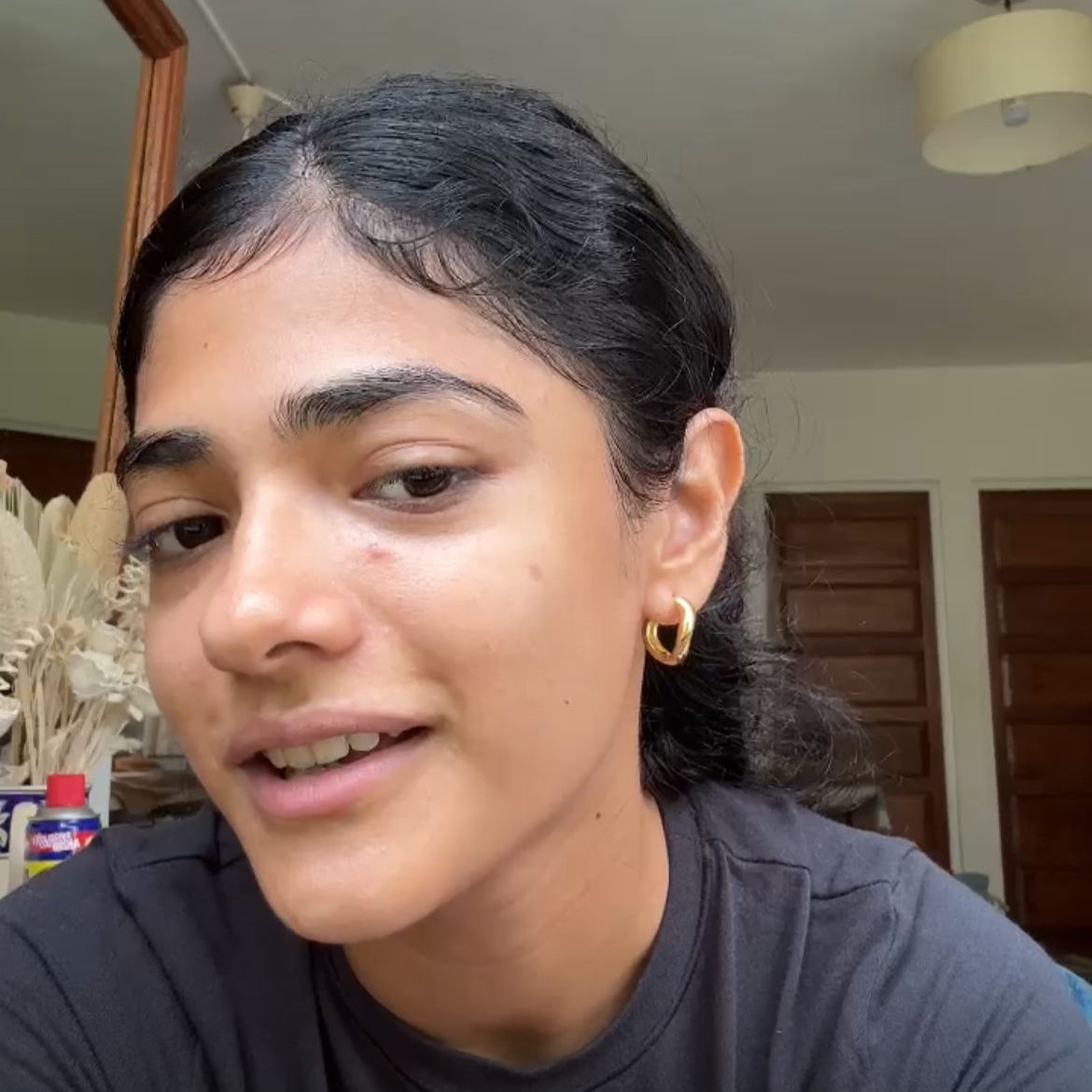 Essentia Athena Hoops earring of 18kt gold-plated brass jewelry by My-Dori