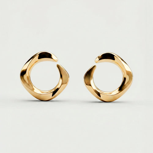 Squircle Orange Peel Stud in 18kt Gold Vermeil